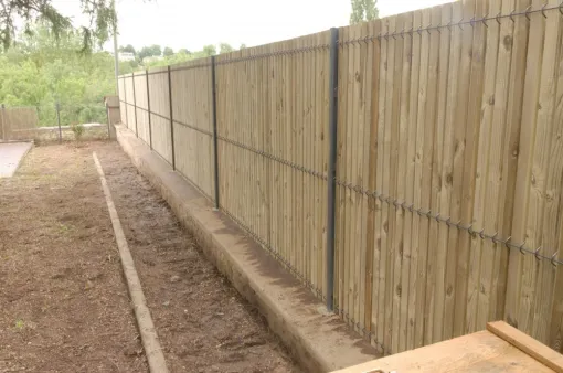 Pose de clôture rigide sur muret, Châtellerault, Arborea