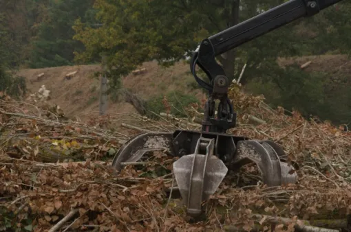 Chargement de végétaux au camion grue, Châtellerault, Arborea