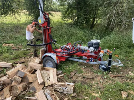 Fendage de bois à Naintré, Châtellerault, Arborea