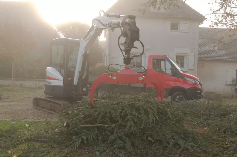 Mini-pelle / grappin forestier : Un allier de poid!, Châtellerault, Arborea