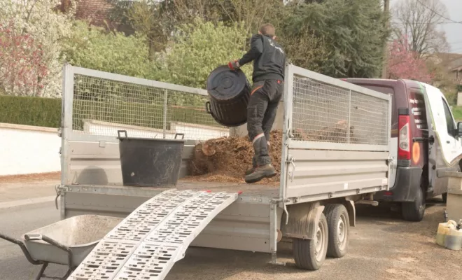 Rognage de 185 souches de Thuyas à Châtellerault, Châtellerault, Arborea